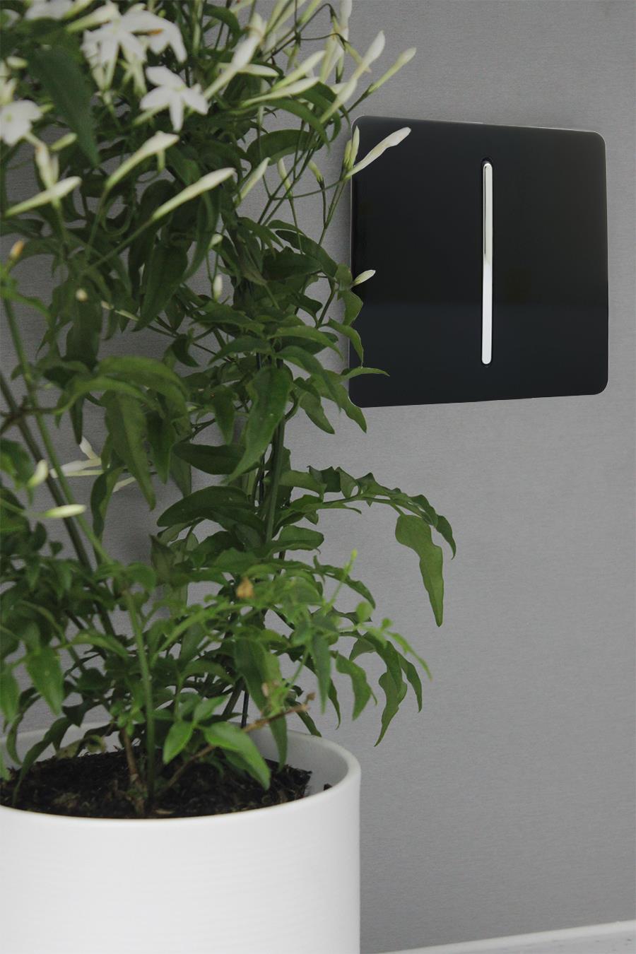 Trendi 1 Gang Retractive Black