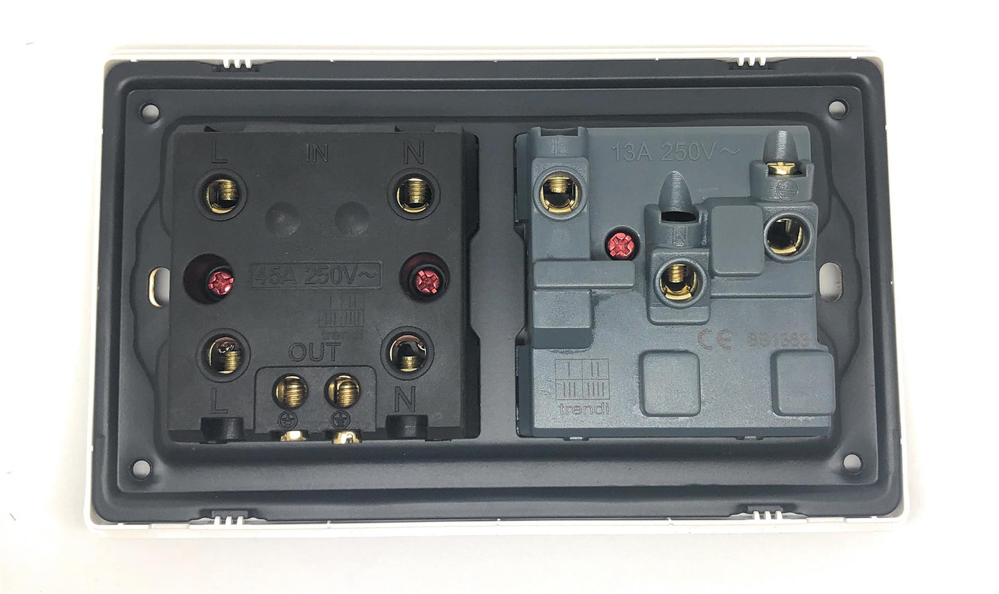 Trendi Artistic Modern 45 A Cooker Switch Inc Plug Socket & Neon Insert White