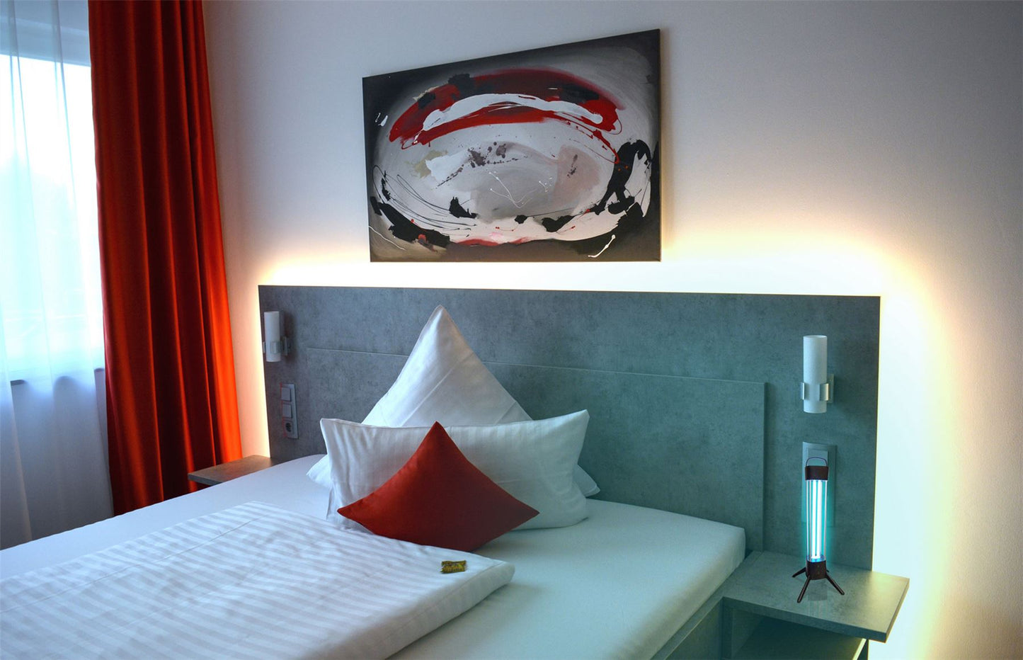 Mantra Fusion Cidal 36W UV-C Germicidal Table Lamp c/w Philips Lamp, **TO BE USED IN VACATED ROOMS ONLY**