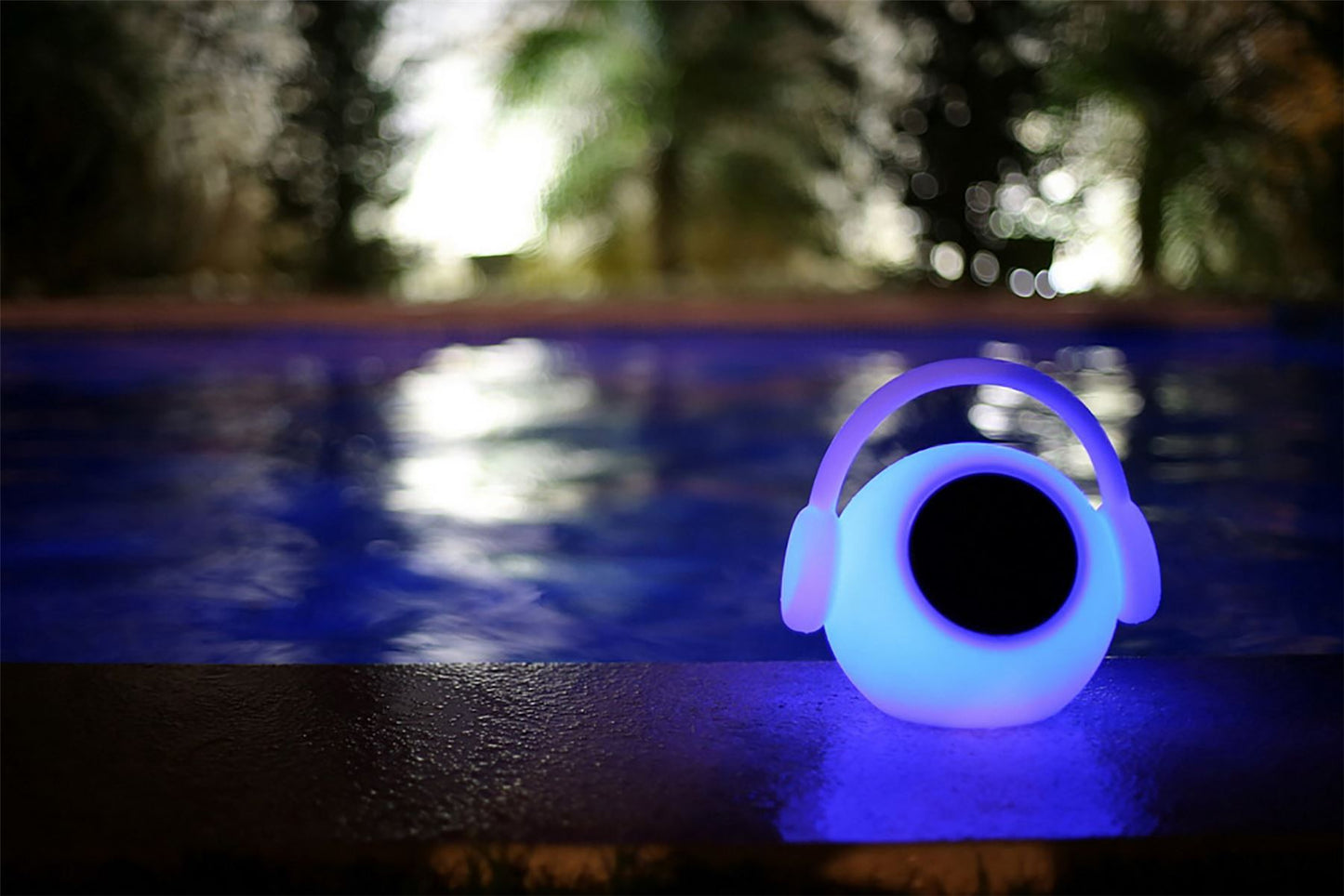 Mantra M3696 Wazowsky IP44 Portable 3W Speake, 120lm, 3W LED RGBW Lamp Bluetooth Connection/Remote Control, 2yrs Warranty