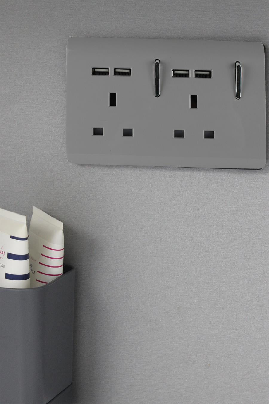 Trendi 2 Gang Artistic Modern Glossy 13 Amp 4x2.1mA USB Switched Tactile Plug Socket Light Grey