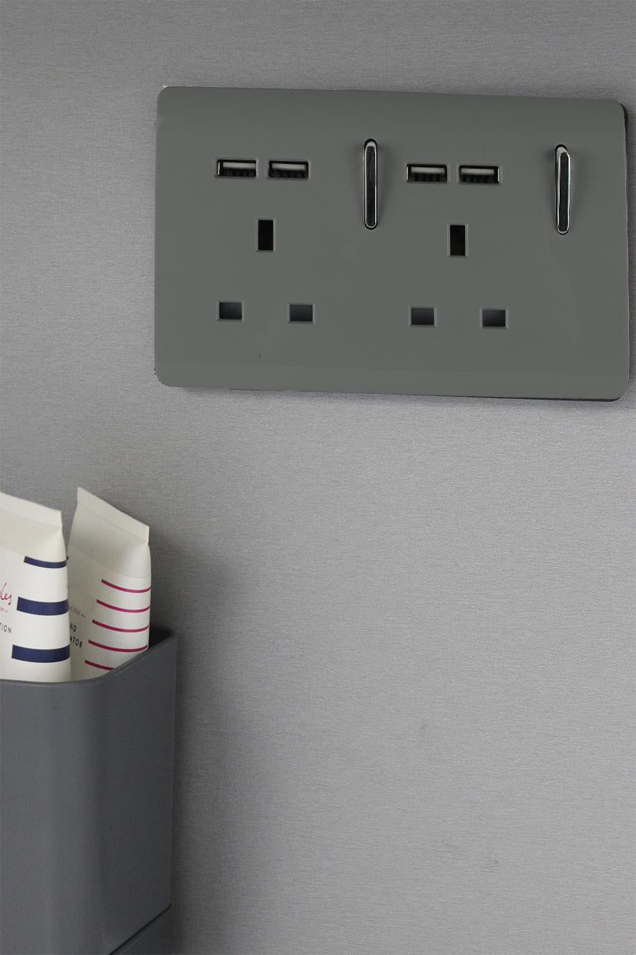 Trendi 2 Gang Artistic Modern Glossy 13 Amp 4x2.1mA USB Switched Tactile Plug Socket Charcoal