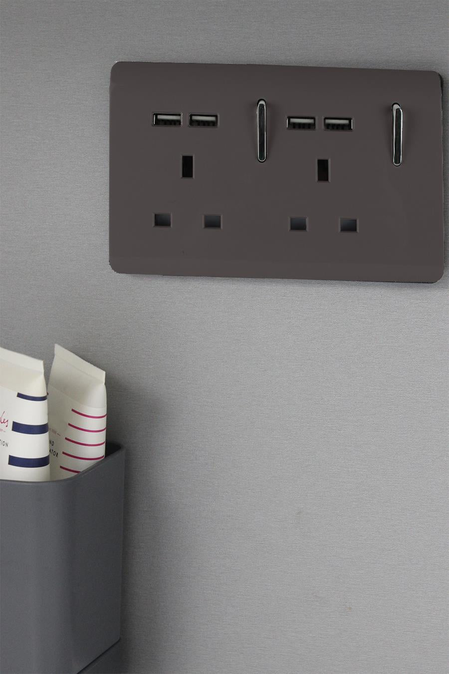 Trendi 2 Gang Artistic Modern Glossy 13 Amp 4x2.1mA USB Switched Tactile Plug Socket Dark Brown