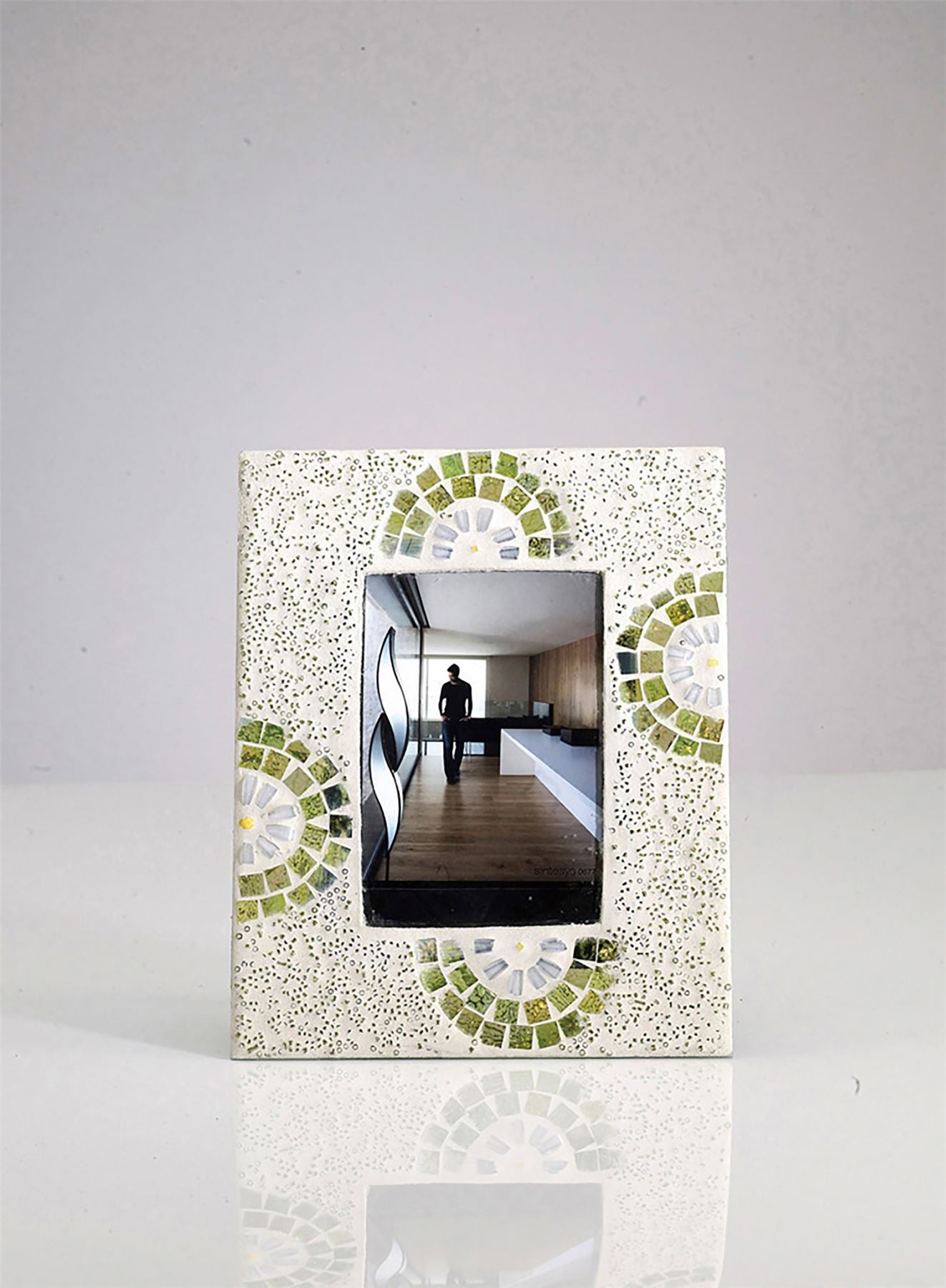 Diyas Home (DH) Floretta Mosaic Photo frame Green/Silver/White Mosaic